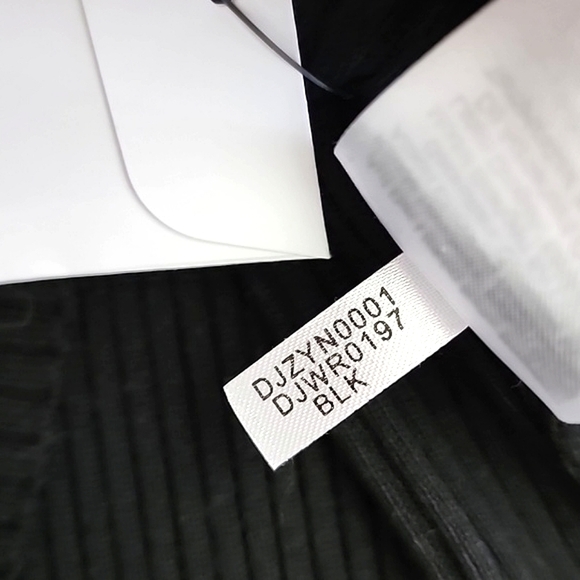 DKNY Women's Black Ribbed Knit Short Sleeve Collar Top Size Large - Picture 8 of 10